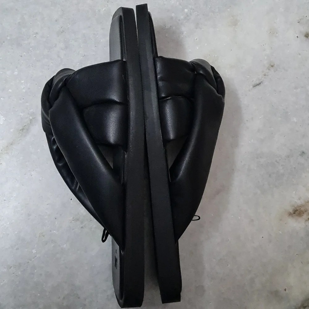 Imitation leather padded slides. - Picture 3 of 10